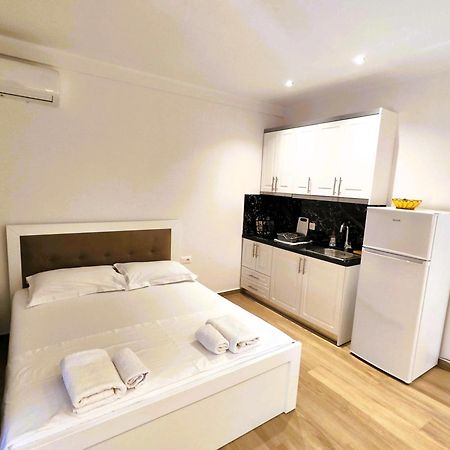 Hola Rooms Ksamil Eksteriør billede