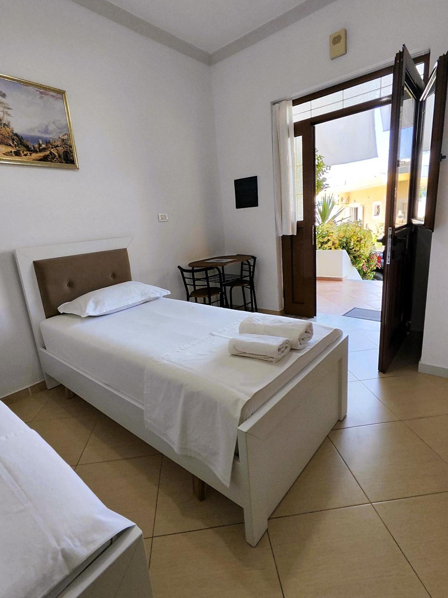 Hola Rooms Ksamil Eksteriør billede