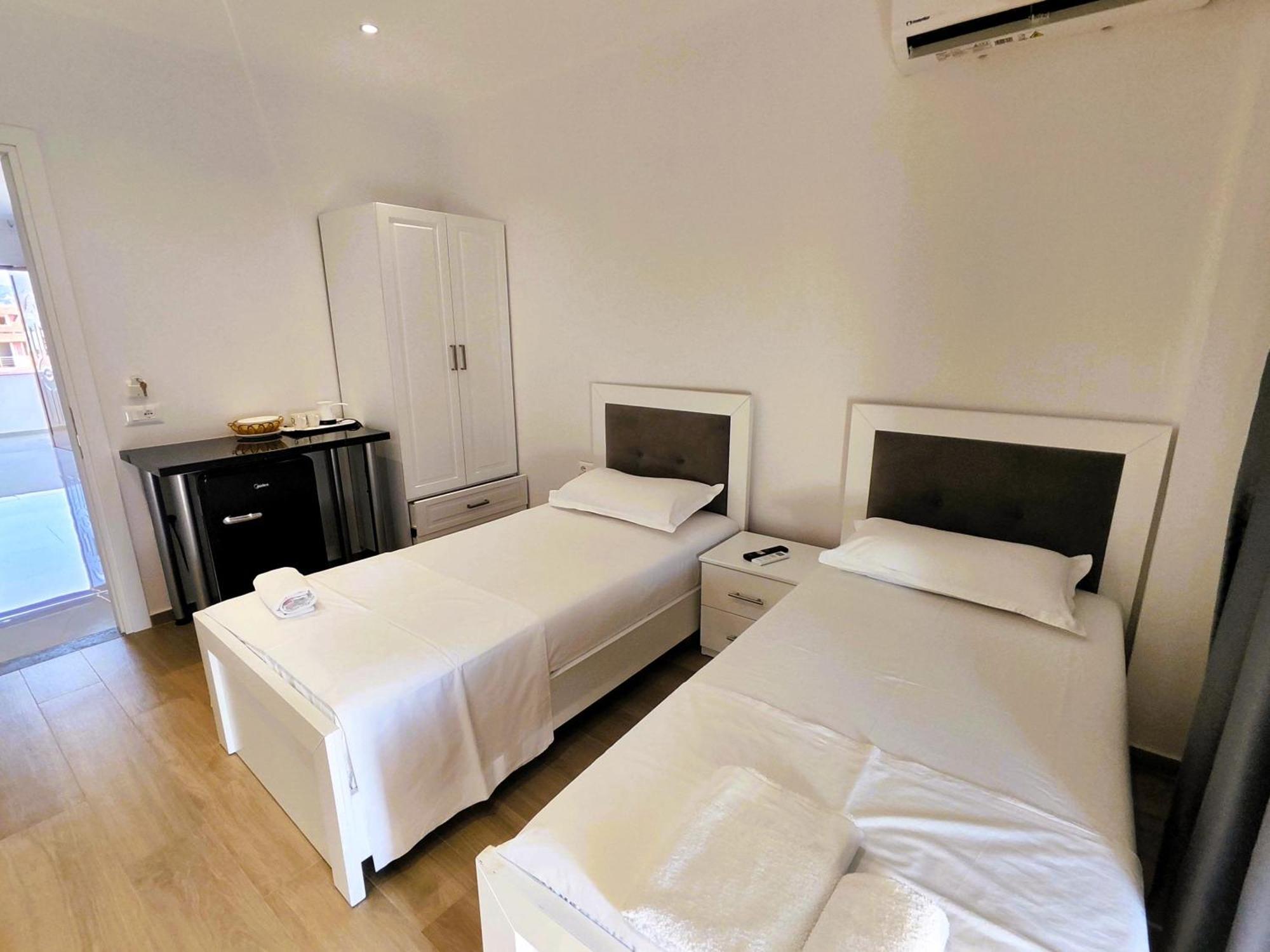 Hola Rooms Ksamil Eksteriør billede